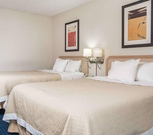 Norwood Inn Suites La Crosse 