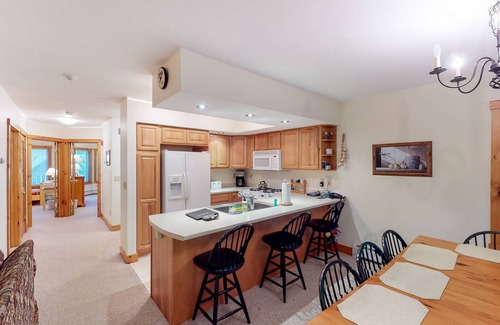 North Troy Condo | 102 m² Condo ∙ 2 bedrooms ∙ 5 guests