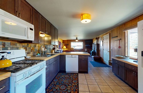 Ponderosa Pines Cabin | 105 m² Cabin ∙ 2 bedrooms ∙ 6 guests
