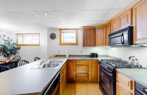 North Troy Condo | 107 m² Condo ∙ 2 bedrooms ∙ 7 guests