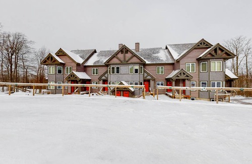 North Troy Condo | 119 m² Condo ∙ 2 bedrooms ∙ 7 guests