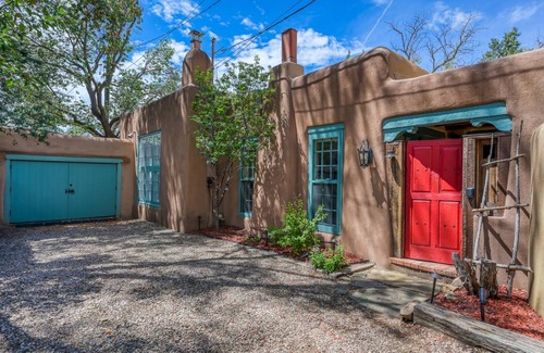 Historic Eastside House | 135 m² House ∙ 2 bedrooms ∙ 4 guests