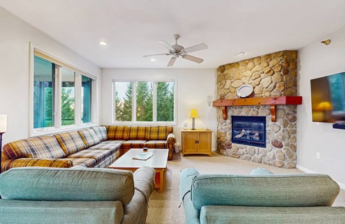 Jeffersonville Condo | 159 m² Condo ∙ 3 bedrooms ∙ 8 guests