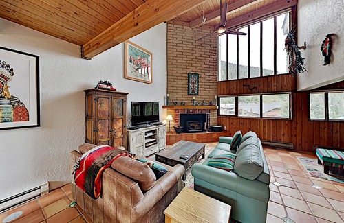 Taos Ski Valley Condo | 184 m² Condo ∙ 3 bedrooms ∙ 8 guests