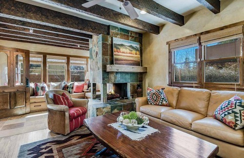 South Capitol House | 186 m² House ∙ 5 bedrooms ∙ 16 guests