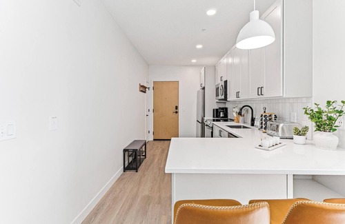 Kingfield Apartment | 1BD King Bed Getaway 10 min From Downtown