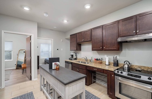 Kutzky Park Apartment | 2 Bedroom Apartment, Free Parking, Next To Mayo!