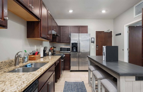 Kutzky Park Apartment | 2 Bedroom Apartment, Free Parking, Next To Mayo!