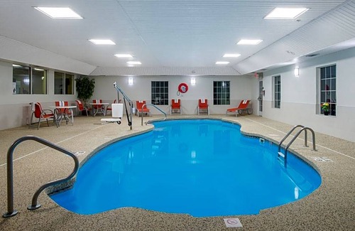 Brattleboro Hotel | 2-Star Hotel ∙ Holiday Inn Express Hotel & Suites Brattleboro, an IHG Hotel