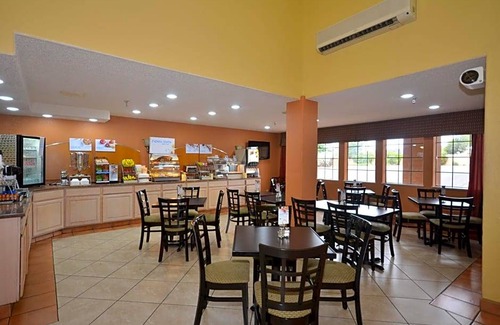Southside Hotel | 2-Star Hotel ∙ Ramada by Wyndham Santa Fe