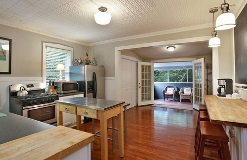 Union Pier House | (2026 OPEN!) Gorgeous Union Pier Home Close To Beach and Downtown!