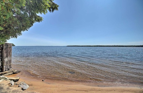 Plattsburgh House | 213 m² House ∙ 3 bedrooms ∙ 7 guests
