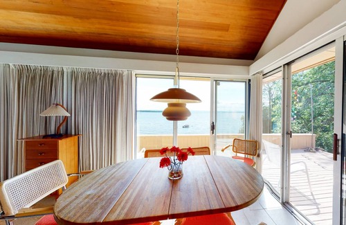 North Hero House | 216 m² House ∙ 2 bedrooms ∙ 4 guests