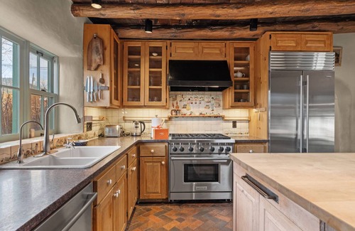 Historic Eastside House | 232 m² House ∙ 3 bedrooms ∙ 6 guests