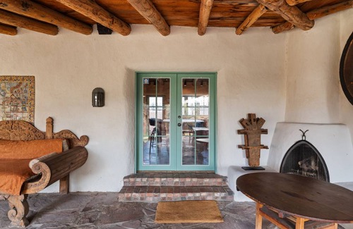 Historic Eastside House | 232 m² House ∙ 3 bedrooms ∙ 6 guests