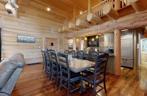 South Fork House | 242 m² House ∙ 3 bedrooms ∙ 14 guests