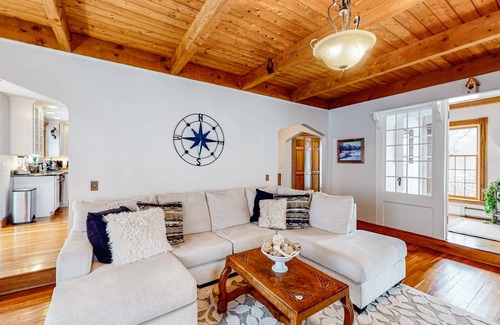 Jeffersonville House | 279 m² House ∙ 3 bedrooms ∙ 8 guests