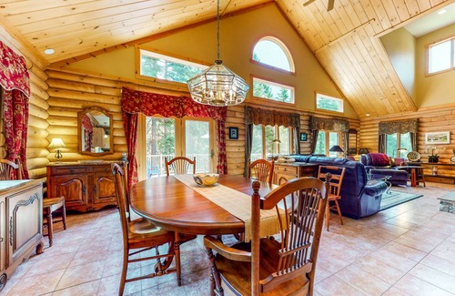 Twin Mountain House | 279 m² House ∙ 3 bedrooms ∙ 8 guests