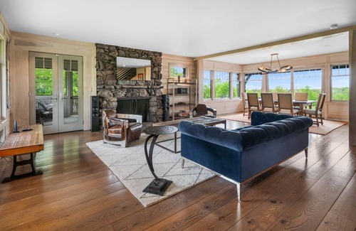 Greenfield Center House | 288 m² House ∙ 3 bedrooms ∙ 6 guests