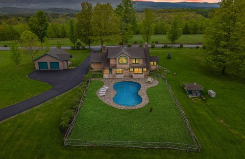 Greenfield Center House | 288 m² House ∙ 3 bedrooms ∙ 6 guests