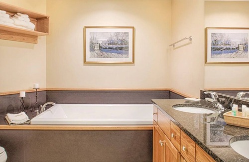 Jeffersonville Resort | 3 Bedroom Condo, Full Kitchen, Sleeps 10, Skiing, Smugglers Notch Vermont Resort