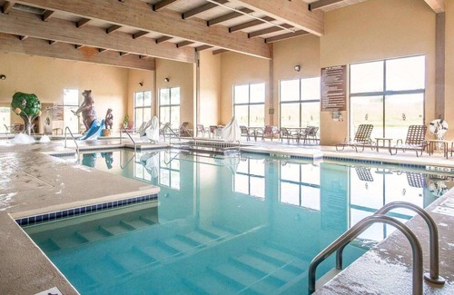 Black River Falls Hotel | 37 m² Hotel ∙ 127 guests