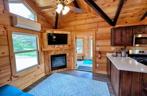 Twin Mountain Cabin | 38 m² Cabin ∙ 1 bedroom ∙ 6 guests