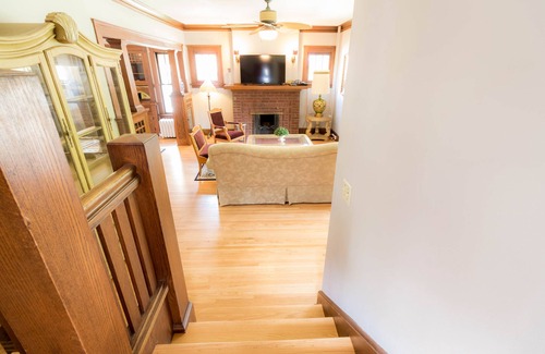 Kutzky Park House | 441-RitaBNB, Comfortable 4br house- 1 minute walking distance to Mayo