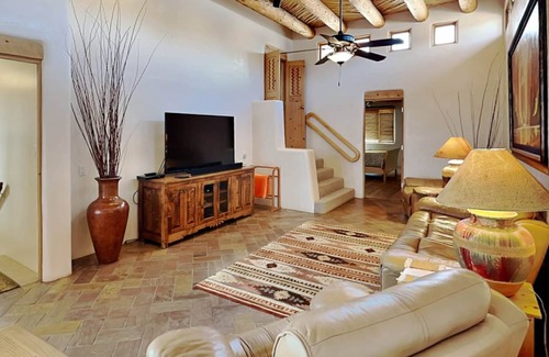 Santa Fe House | 554 m² House ∙ 4 bedrooms ∙ 8 guests