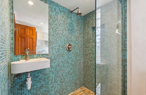 Baca Street House | 56 m² House ∙ 1 bedroom ∙ 1 guest