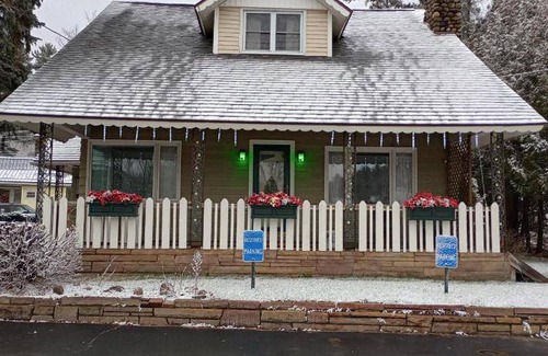 Saranac Lake Hotel | 56 m² Motel ∙ 2 bedrooms ∙ 11 guests