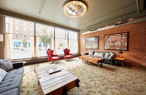 Pittsfield Hotel | 60 m² Hotel ∙ 127 guests
