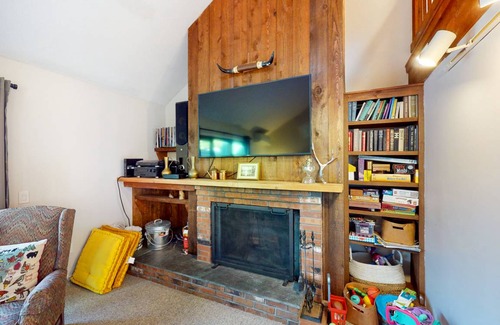 West Hartford Condo | 63 m² Condo ∙ 3 bedrooms ∙ 8 guests