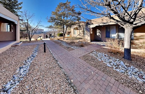 Northeast Santa Fe Condo | 74 m² Condo ∙ 2 bedrooms ∙ 4 guests