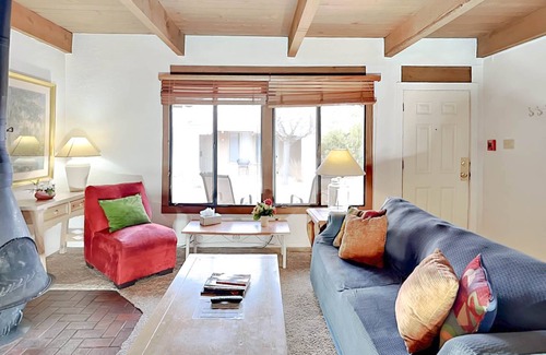 Northeast Santa Fe Condo | 74 m² Condo ∙ 2 bedrooms ∙ 4 guests