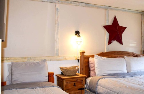 Howard Other | Accommodation ∙ 1 bedroom ∙ 2 guests