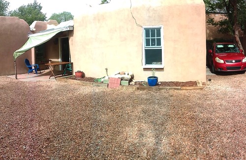 Downtown Santa Fe Apartment | Adorable Dwntwn Yard SUPER location min 2 Plaza