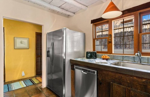 Historic Eastside House | Amazing Views, Hot Tub & Fireplace