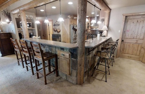 Taos Ski Valley House | Antlers Riverside Lodge - Upper Valley - New Property - Pet Friendly - Jacuzzi -