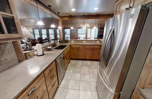 Taos Ski Valley House | Antlers Riverside Lodge - Upper Valley - New Property - Pet Friendly - Jacuzzi -