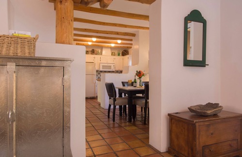 Historic Eastside House | Authenitic Santa Fe Casita~Walk to Downtown, Kiva Fireplaces and Mountain Views