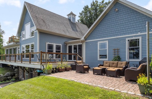 South Hero House | Beautiful post & beam lakefront getaway