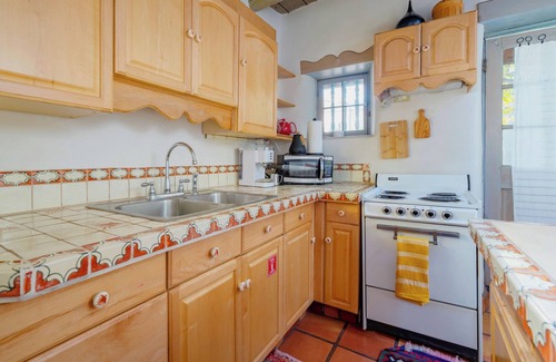 Historic Eastside Apartment | Besos Casita on Canyon Rd, near Park, Historic East Side, with driveway parking
