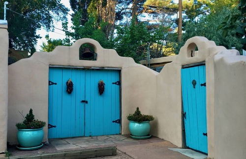 Historic Eastside Apartment | Besos Casita on Canyon Rd, near Park, Historic East Side, with driveway parking