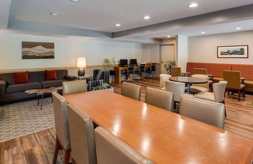 South Burlington Hotel | Best Western Plus Windjammer Inn & Conference Center