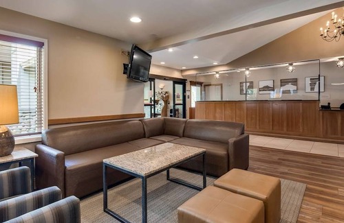 South Burlington Hotel | Best Western Plus Windjammer Inn & Conference Center