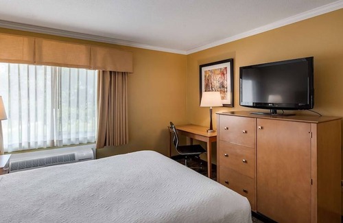 South Burlington Hotel | Best Western Plus Windjammer Inn & Conference Center