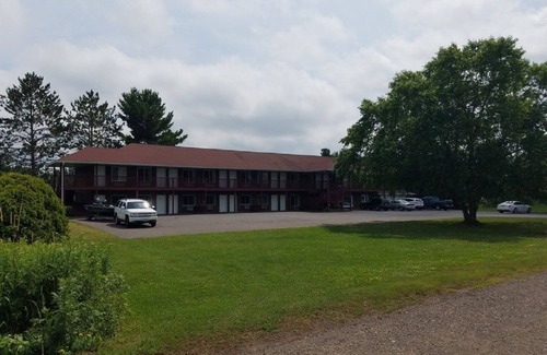 Birchwood Hostel | Birchwood Motel in Birchwood, WI! Queen and twin
