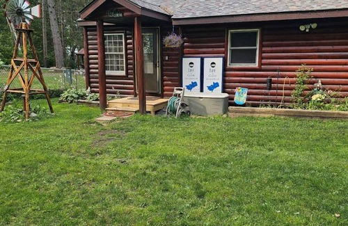 Hayward Cottage | Cabin ∙ 2 bedrooms ∙ 6 guests