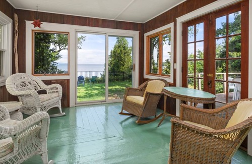 Shelburne Cottage | Cabin ∙ 5 bedrooms ∙ 11 guests